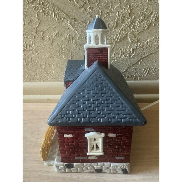 Yuletide Snow Hamlet Merry Town Station Ceramic‎ Christmas Village Lights Up - Picture 10 of 13